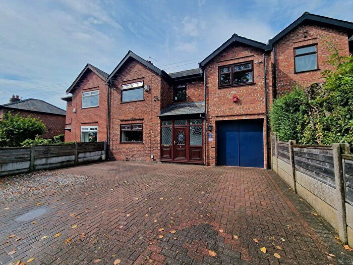 5 Bedroom Semi-Detached House For Sale In George Lane, Bredbury, SK6