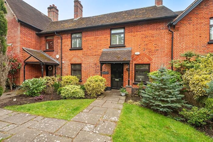 4 Bedroom Cottage To Rent In Windlesham, Surrey, GU20