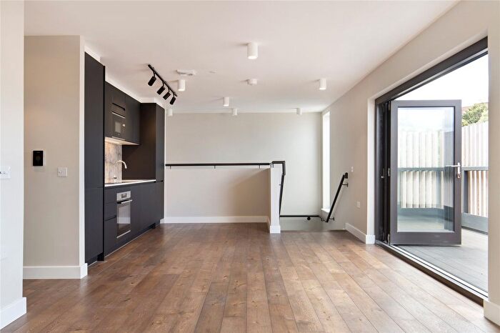 2 Bedroom Flat To Rent In Wimbledon Park Road, London, SW19