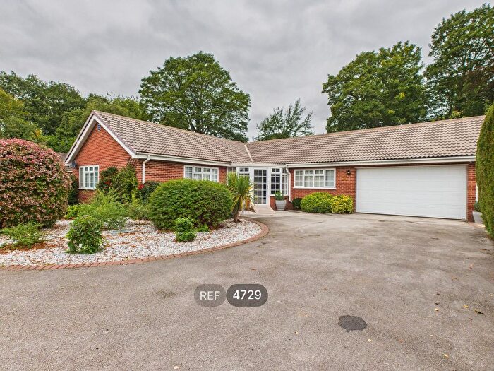 3 Bedroom Detached Bungalow To Rent In The White Bungalow, Village Street, Nottingham, NG12