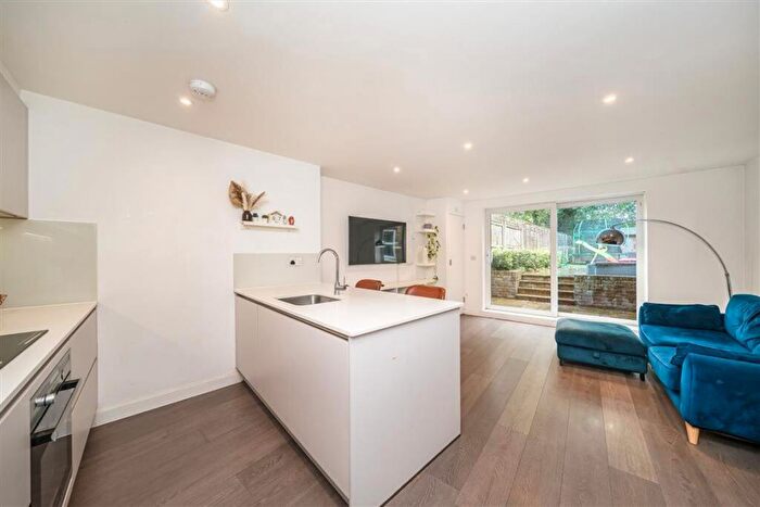 2 Bedroom Flat To Rent In Amersham Road, New Cross, SE14
