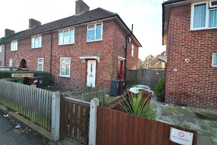 1 Bedroom Apartment To Rent In Halbutt Street, Dagenham, RM9