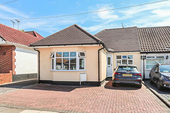 3 Bedroom Semi-Detached Bungalow To Rent In Fairfield Road, Leigh-On-Sea, SS9