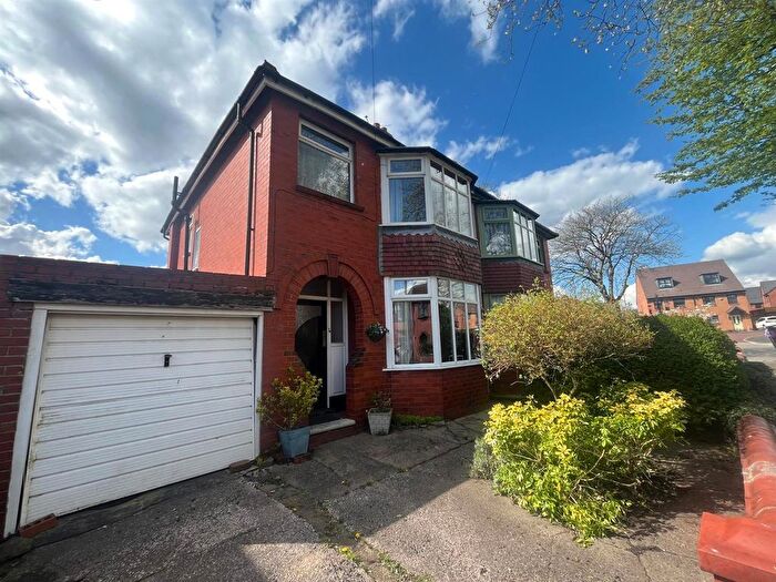 3 Bedroom Semi Detached House For Sale In Woodlands Road, Ashton-Under-Lyne, OL6