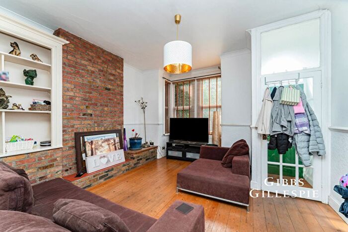 2 Bedroom Property To Rent In Felix Road, London, W13