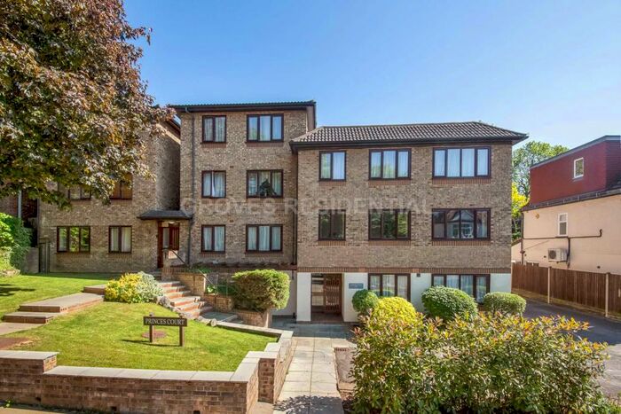 2 Bedroom Flat To Rent In Dukes Avenue, New Malden, KT3