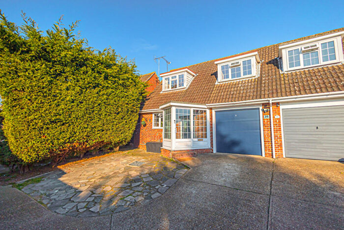 3 Bedroom Semi-Detached House For Sale In The Larches, Benfleet, SS7
