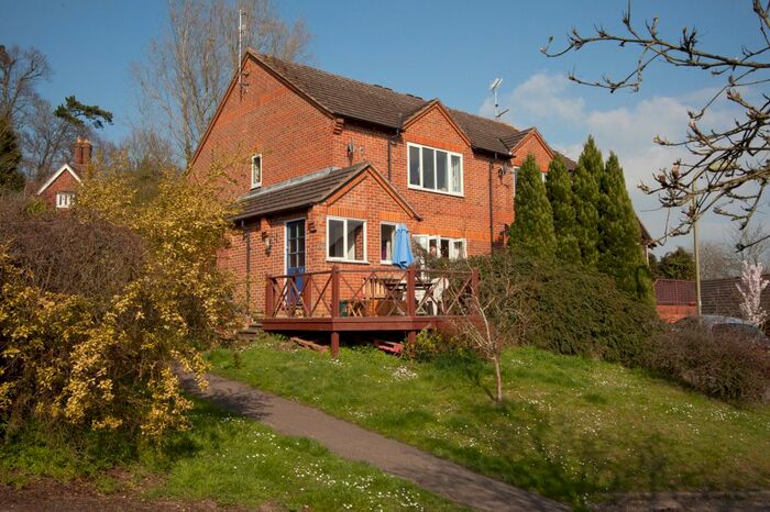 1 Bedroom Flat To Rent In Leaver Road, Henley-On-Thames RG9