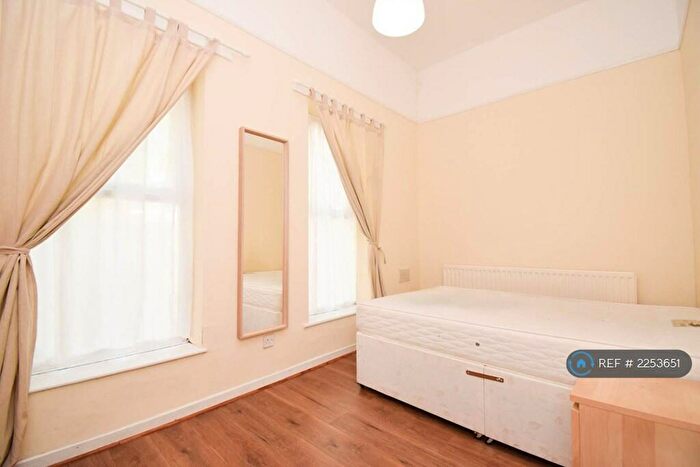 1 Bedroom Flat To Rent In Lambton Road, Newcastle Upon Tyne, NE2
