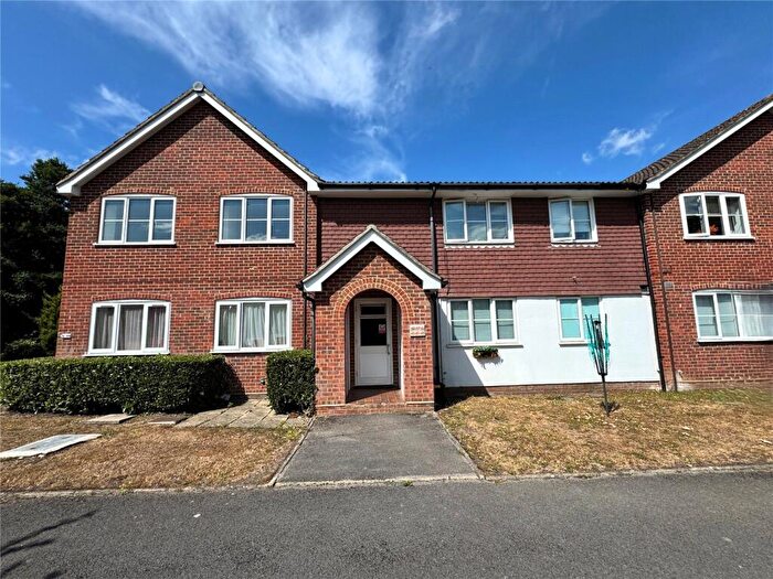 1 Bedroom Flat For Sale In Broadhurst, Farnborough, Hampshire, GU14