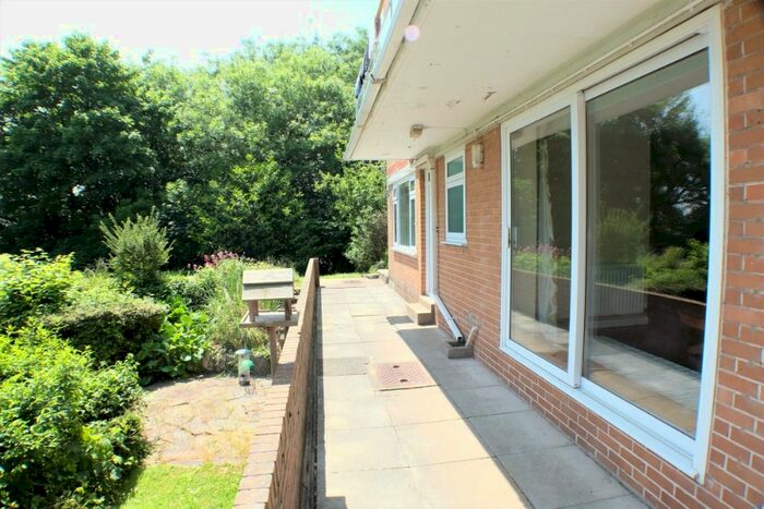 1 Bedroom Flat To Rent In Highcliff Court, Langland, Swansea, SA3