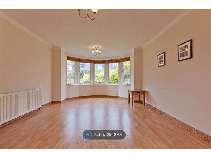3 Bedroom Flat To Rent In Hilton Heights, Woodside, Aberdeen, AB24