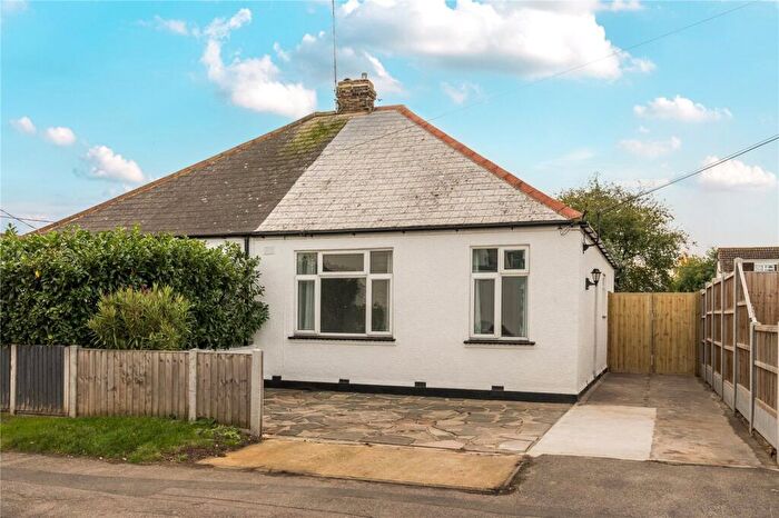 2 Bedroom Bungalow For Sale In Leicester Avenue, Rochford, Essex, SS4