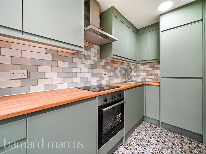 1 Bedroom Flat To Rent In Cromwell Close, London, W3