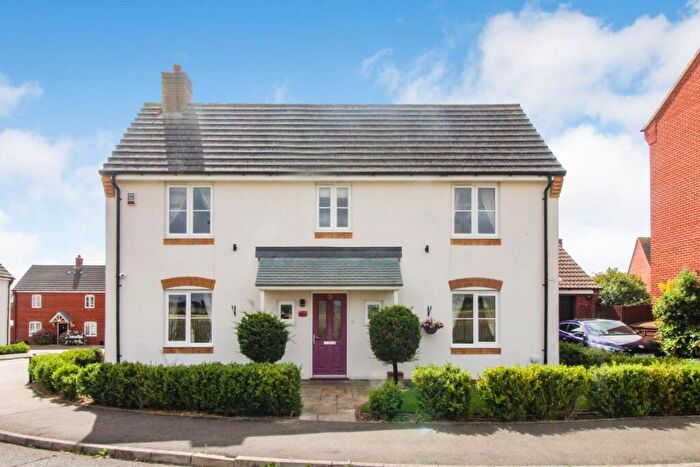 4 Bedroom Detached House To Rent In Crispin Drive, Bedford, MK41