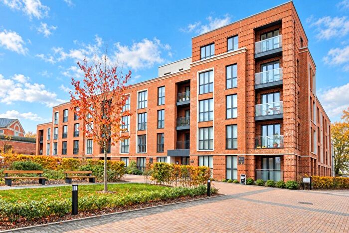 2 Bedroom Apartment For Sale In Fellowes Rise, Winchester, Hampshire, SO22
