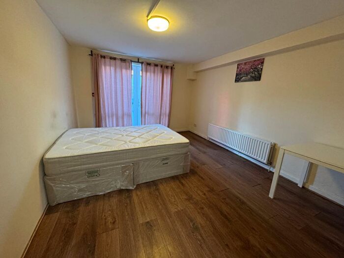 1 Bedroom Studio To Rent In Hanworth Road, Hounslow, TW3