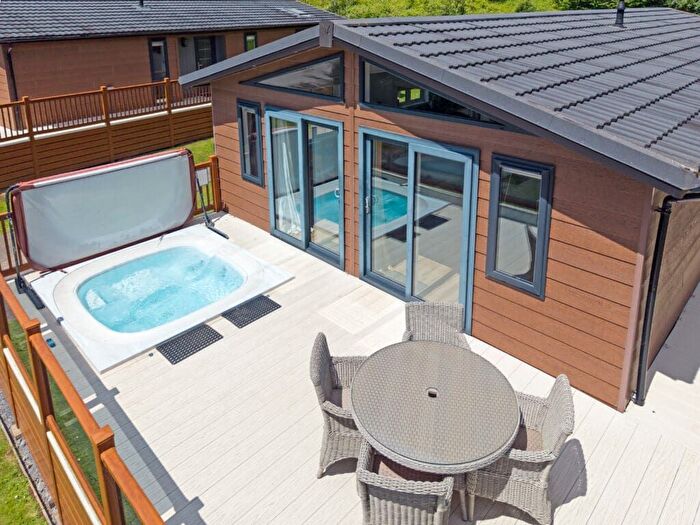2 Bedroom Lodge For Sale In Axbridge Road, Cheddar, BS27
