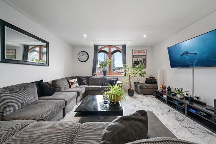 2 Bedroom Flat For Sale In City Road, City Approach, EC1V
