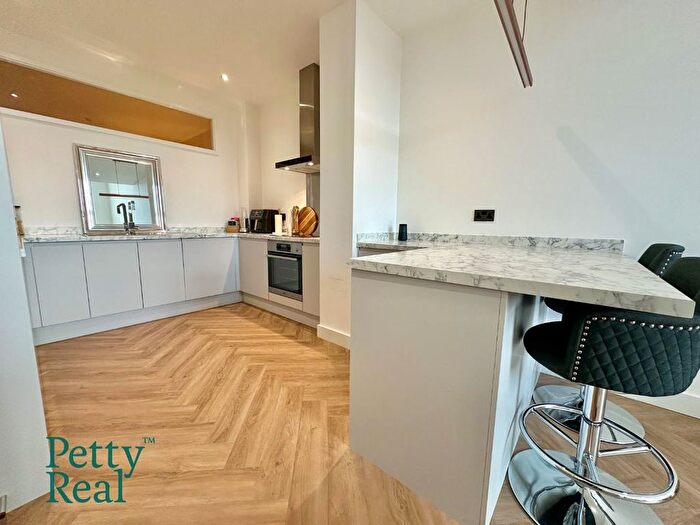 2 Bedroom Flat For Sale In North Light Parade, Brierfield, BB9