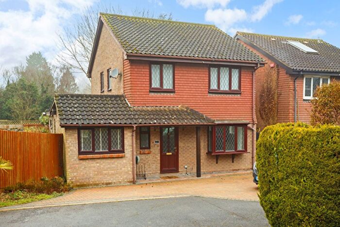 5 Bedroom Flat To Rent In Crest Close, Badgers Mount, Sevenoaks, TN14