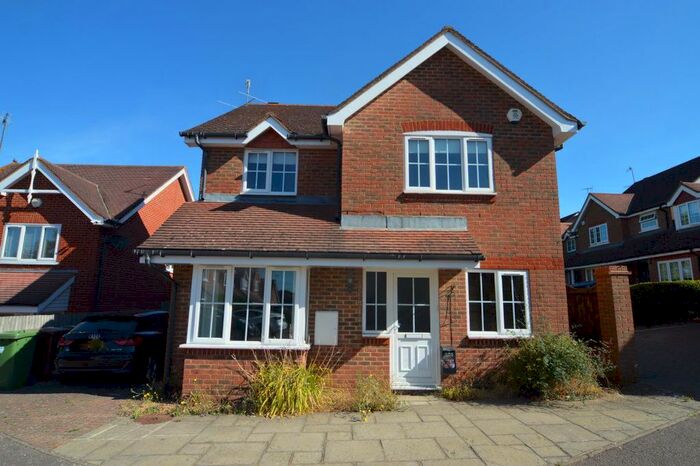 4 Bedroom Property To Rent In Beechcroft Road, Bushey, WD23