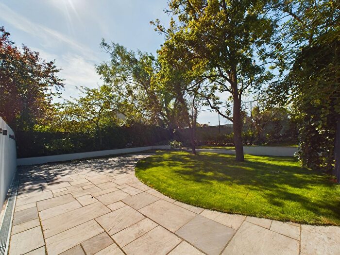 1 Bedroom Flat For Sale In Brondesbury Park, London, NW6