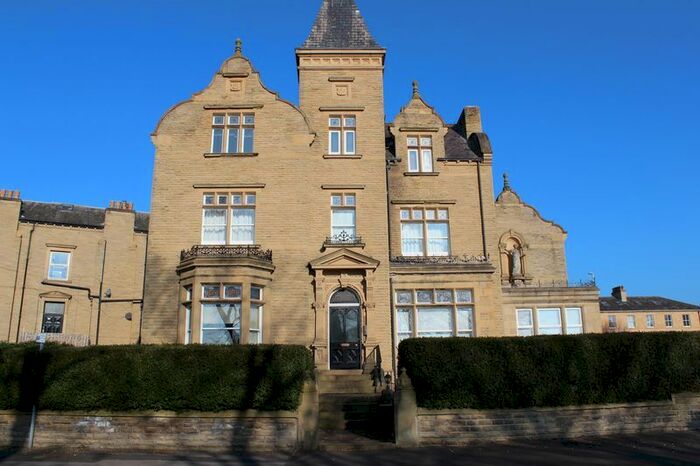 2 Bedroom Flat To Rent In Burlington House, Park Drive, Huddersfield, HD1
