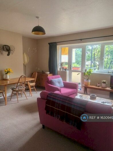 3 Bedroom Flat To Rent In Thornwood Drive, Glasgow, G11