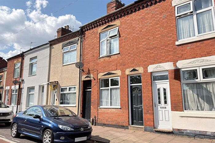 3 Bedroom Terraced House For Sale In Corporation Road, Leicester, LE4