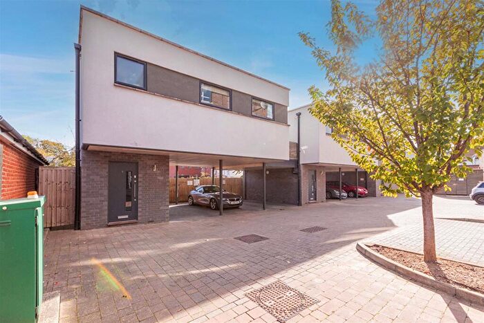1 Bedroom Apartment For Sale In Keats Mews, Maidenhead, SL6