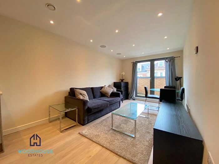 2 Bedroom Apartment To Rent In Friern Barnet Road, London, N11