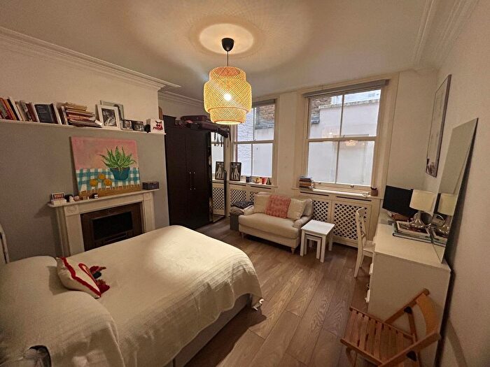 2 Bedroom Flat To Rent In Palace Gate, Kensington, W8