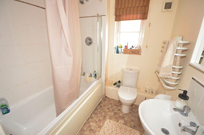 2 Bedroom Flat For Sale In Hickory Close, Coventry, CV2