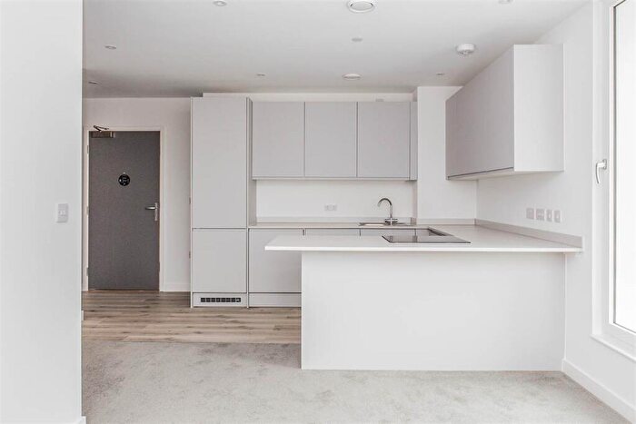 2 Bedroom Flat To Rent In Bedroom Property In Trafford Park, Manchester, M17