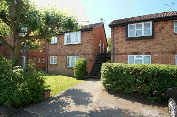 Studio To Rent In Frogmore Close, SL1
