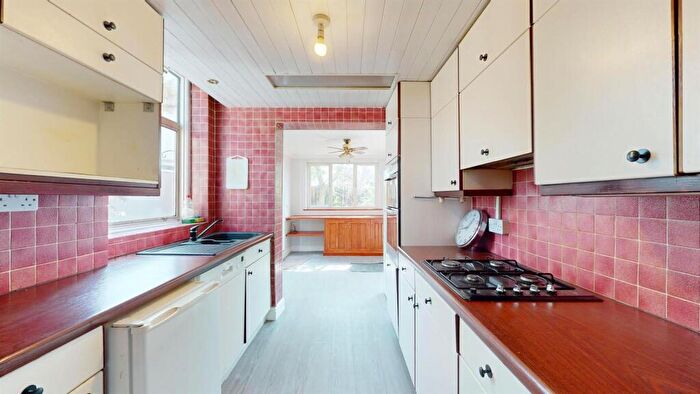 3 Bedroom Semi-Detached House To Rent In Waddon Road, Croydon, CR0