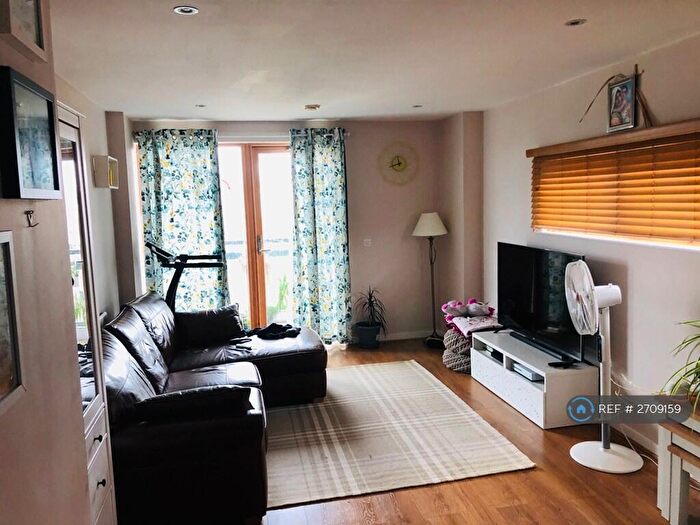 2 Bedroom Flat To Rent In The Gateway North, Leeds, LS9