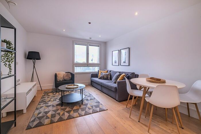 2 Bedroom Flat To Rent In St. Luke's Avenue, London, SW4