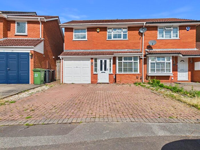 4 Bedroom Semi-Detached House To Rent In Blaythorn Avenue, Solihull, West Midlands, B92