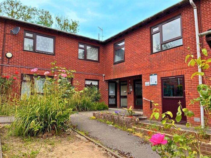 1 Bedroom Flat To Rent In Willow Glen, St Leonards On Sea, TN37