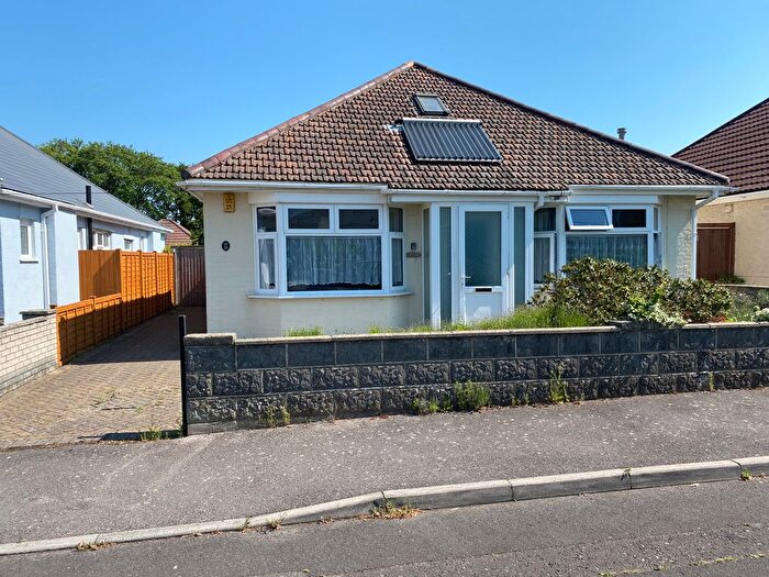 2 Bedroom Bungalow For Sale In Pine Avenue, Poole, BH12