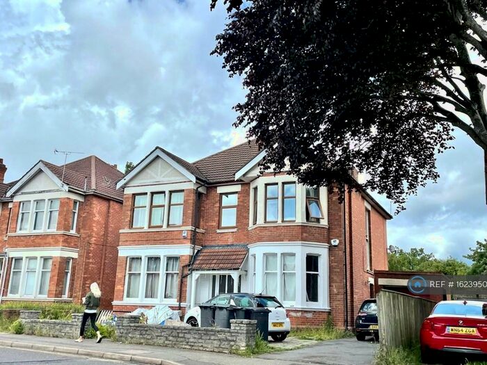 4 Bedroom Flat To Rent In Charminster, Bournemouth, BH8