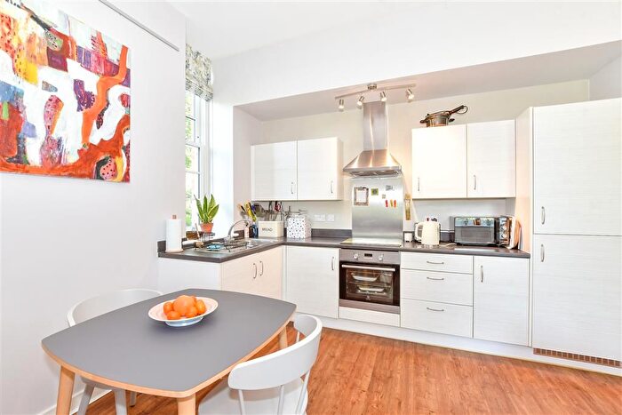 1 Bedroom Flat For Sale In Homestead Road, Chichester, West Sussex, PO19