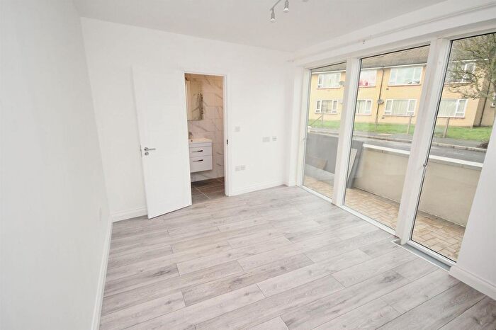 2 Bedroom Flat To Rent In Pitcairn Road, Mitcham, CR4