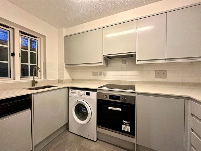 2 Bedroom Flat To Rent In Selhurst Close, London, SW19