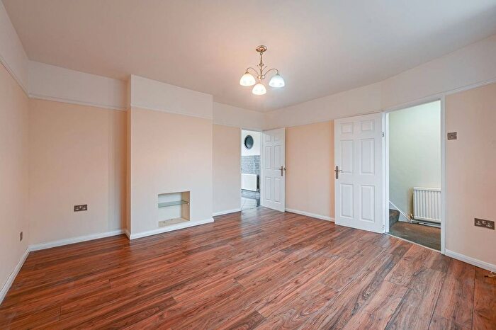 3 Bedroom End Terrace House To Rent In Flimwell Close, Bromley, BR1