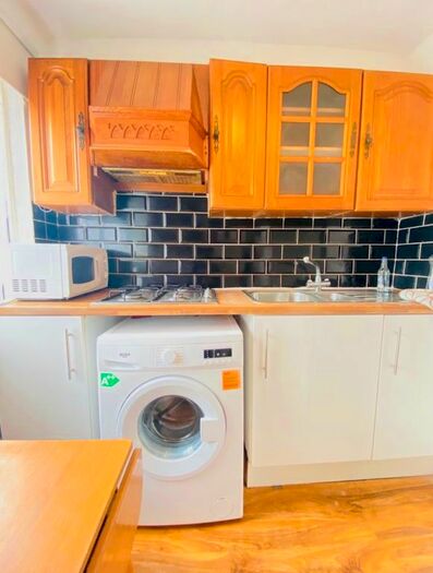 1 Bedroom Flat To Rent In Wesley Avenue, Hounslow TW3