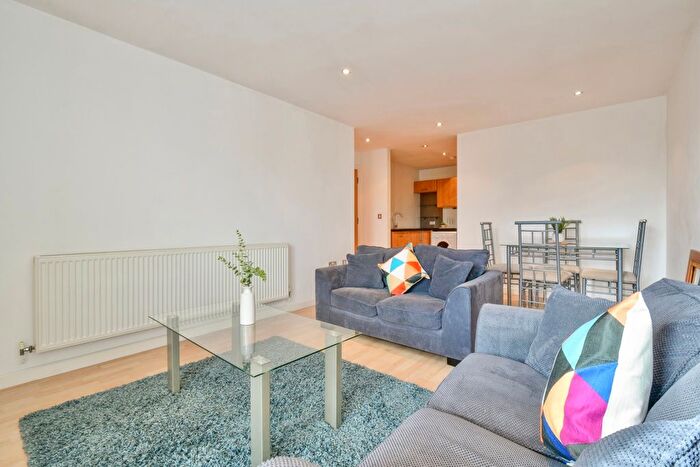 2 Bedroom Flat To Rent In Bowman Lane, Hunslet, Leeds, LS10