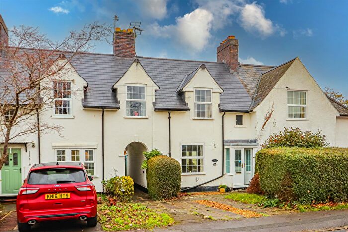 3 Bedroom Terraced House For Sale In Westward Rise, Barry, CF62